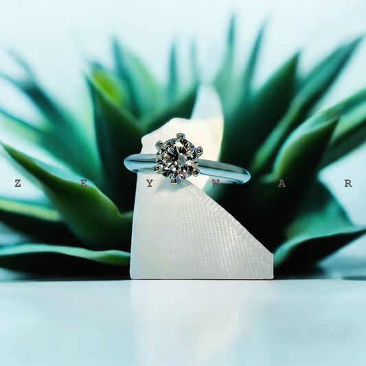 Elegance even in simplicity – with Zeywar’s Silver Diamond Ring