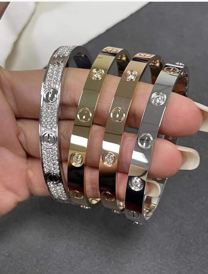The elegance of Cartier, the essence of you.