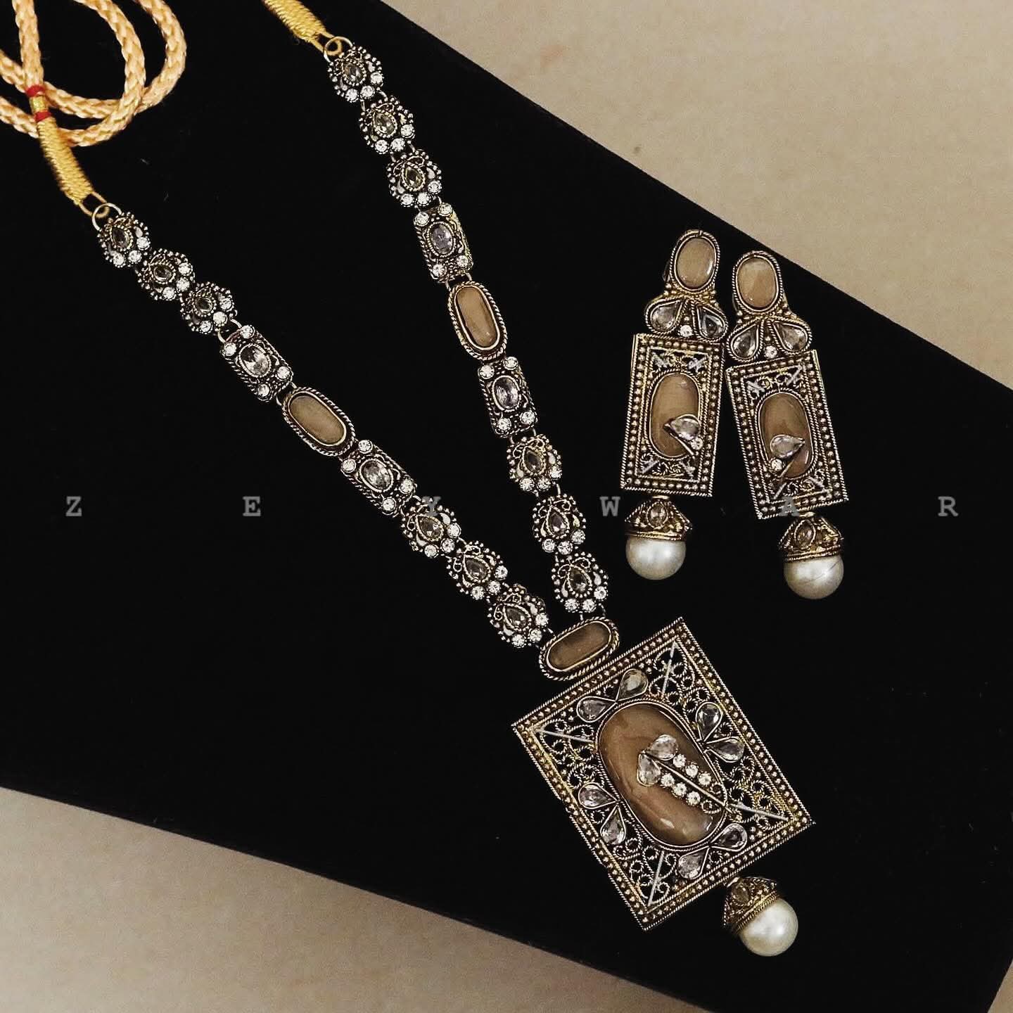 Exotic refinement - Egyptian Pendant Set