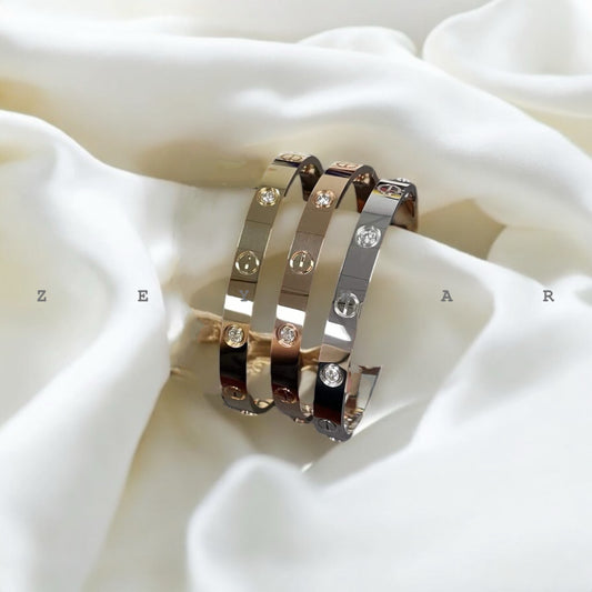 The elegance of Cartier, the essence of you.