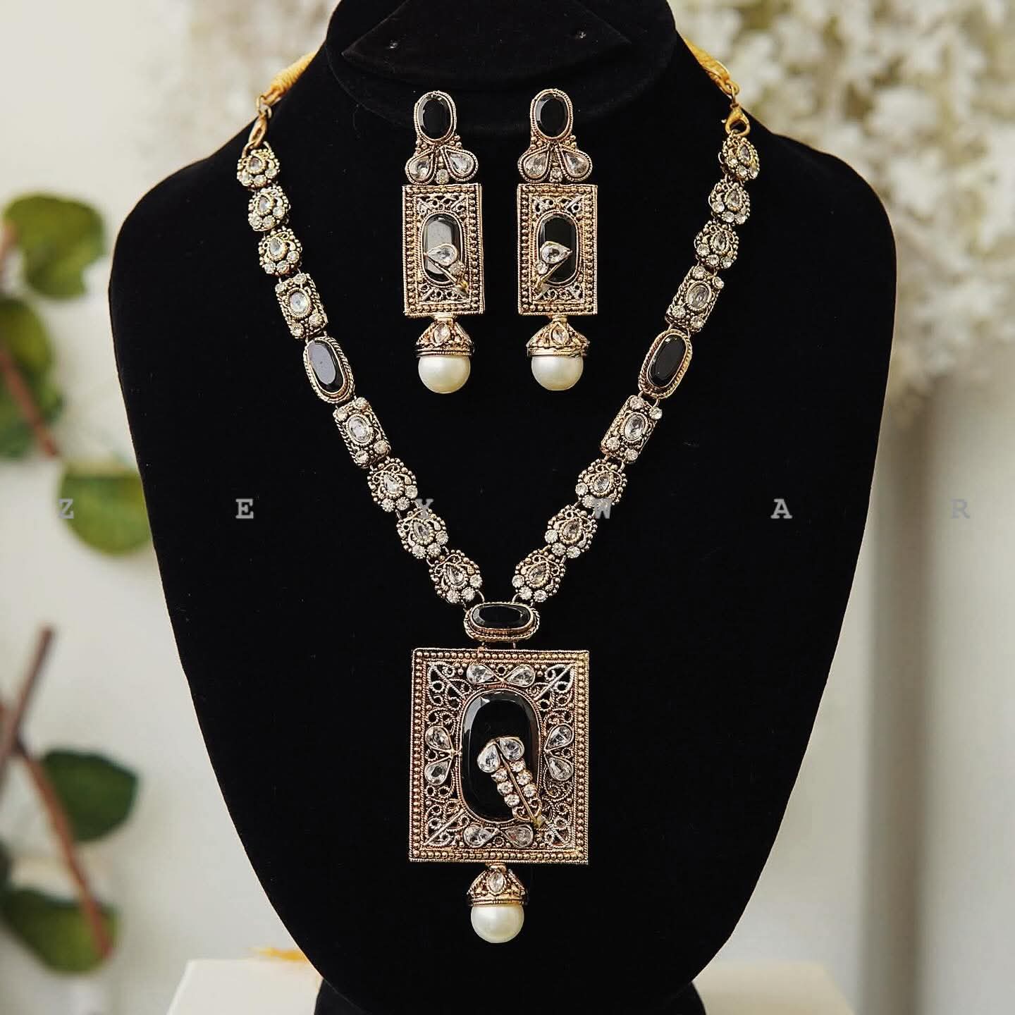 Exotic refinement - Egyptian Pendant Set