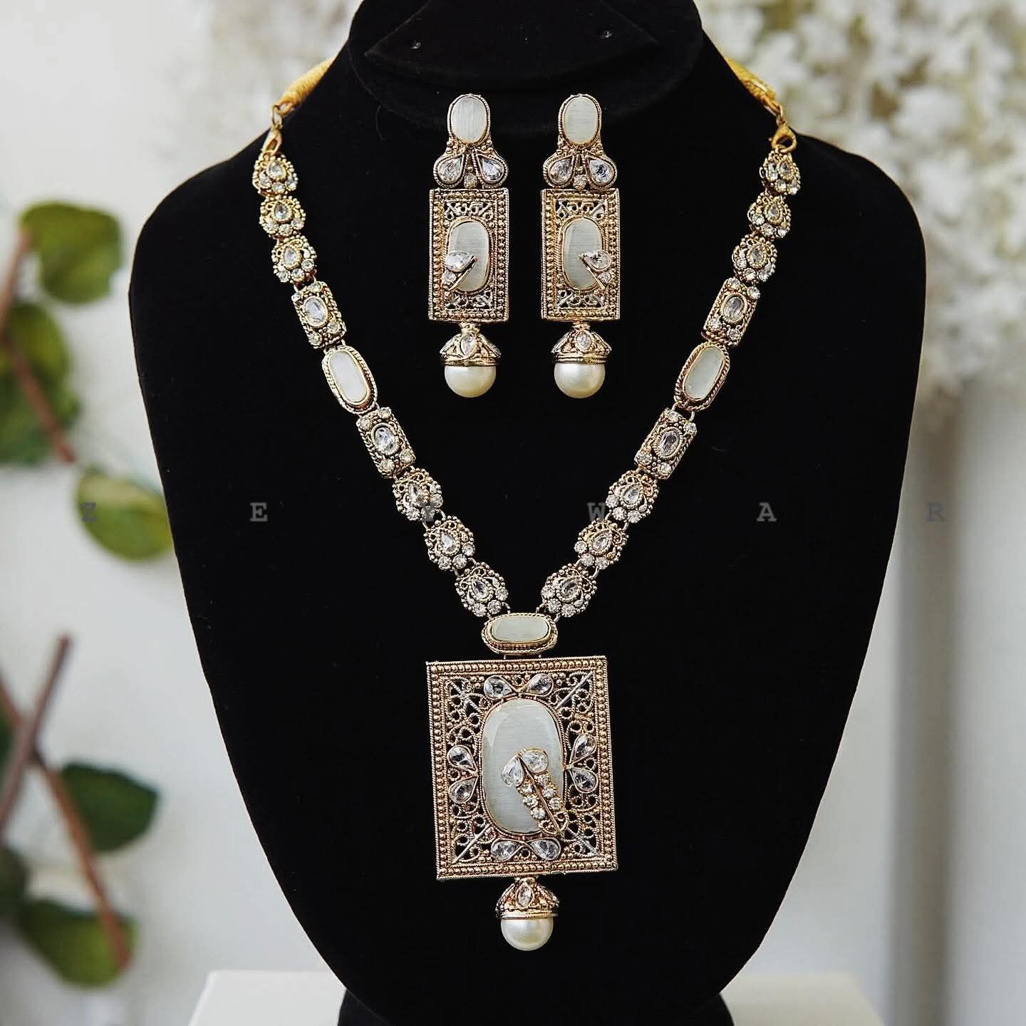 Exotic refinement - Egyptian Pendant Set